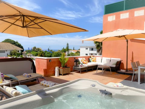 Stunning 40m2 private rooftop terrace with a jacuzzi, sun loungers, dining area
