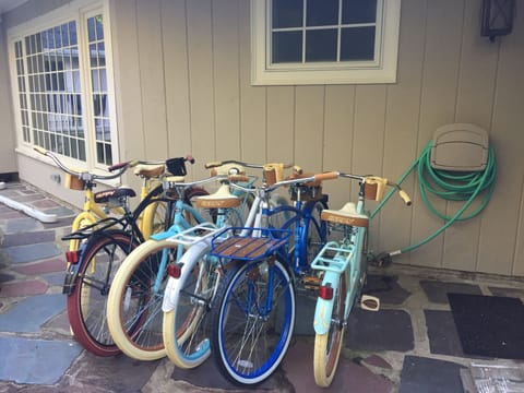 Cruiser bikes provided