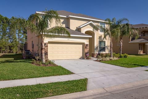 Acacia Grove is Situated on a Large Plot with Conservation Views!