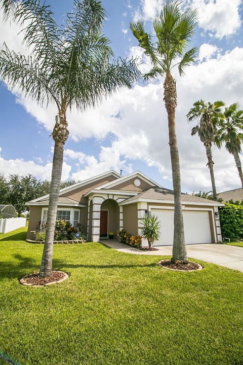 Beautifully Landscaped exterio