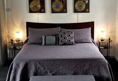 King Memory foam bed with touch lighting and reading lights. 