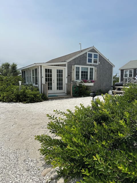 Classic Cape Cod Cottage! Steps to private beach exclusively for units 177A&B 