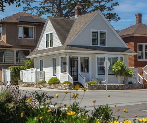 Welcome to The Cottage at Lover's Point—Relax, Unwind, and Explore 