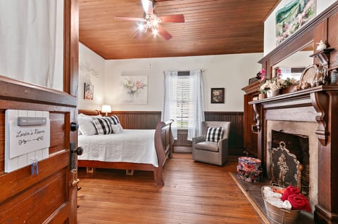 Loren's Room (downstairs)