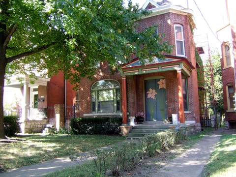 Fun Queen Anne gem.