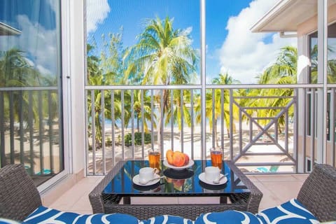 Korner Kai - Lanai with tables and chairs