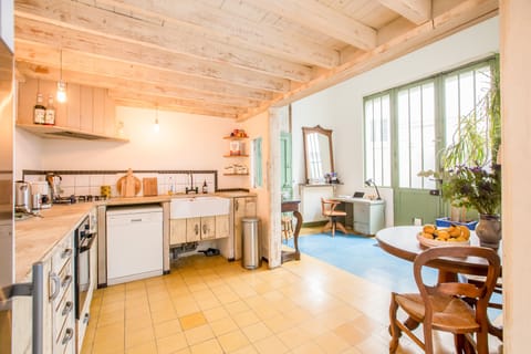 Kitchen with all equipment (oven, dishwasher…)