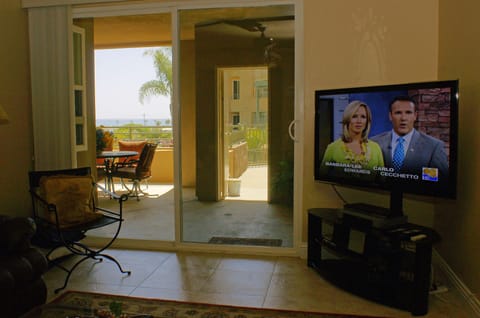 DOES NOT SHOW OUR NEW 75 INCH HGSMARTTV