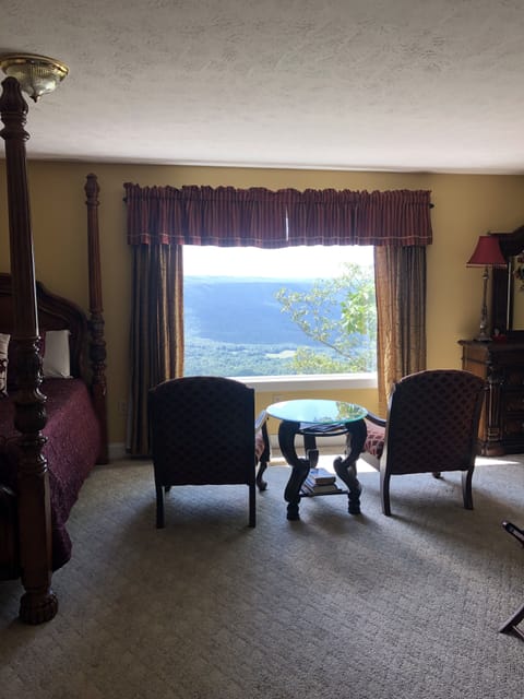 VIEW THE VALLEY IN COMFORT