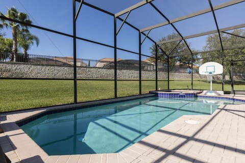Southwest Facing Salt Water Pool/Spa with Complimentary Heat and Basketball