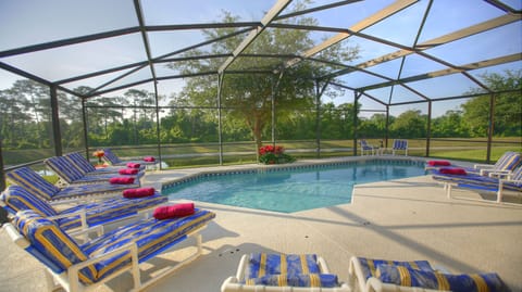  Large South facing Pool deck 