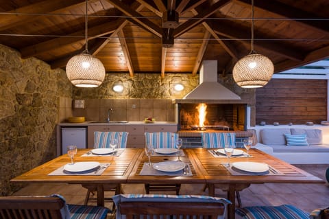 Full equipped Kitchenette for eating in the garden !