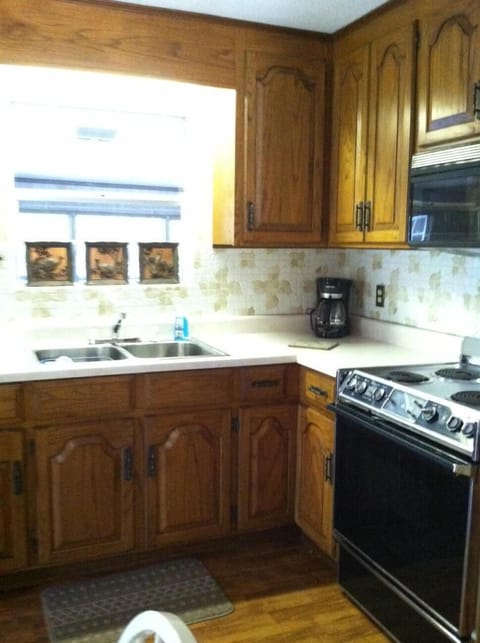 Bright, clean kitchen. Large enough for preparing meals for many people.