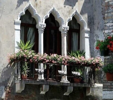 The balcony 