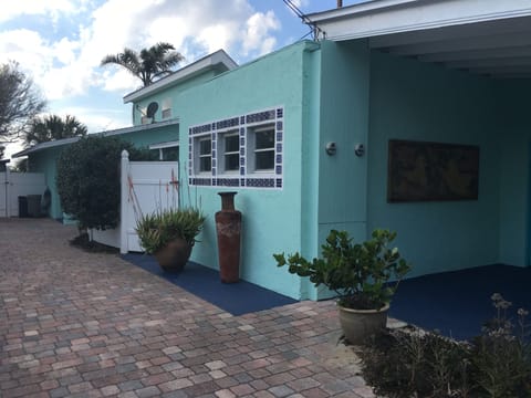 Crescent Moon showing the back cottage, the Ooo Laa Laaah. 
