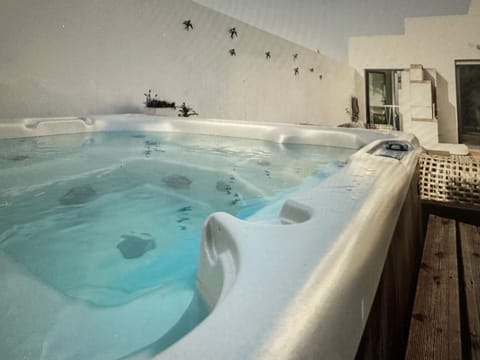 jacuzi, ALVA POOL HOUSE