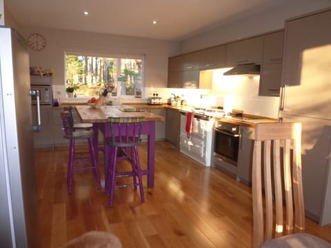 From Dining room to Kitchen