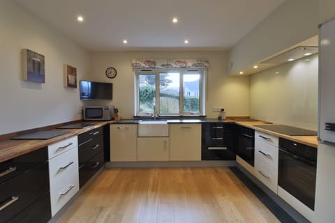 Bosch dishwasher, Miele warming drawer, double Neff oven, Siemens induction hob.