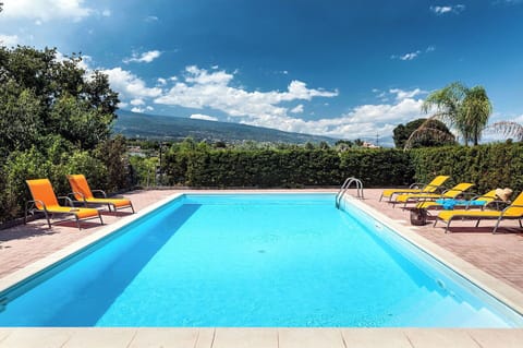 The private pool (size 10 x 5 m., deep 160 cm) is open from April to the end of October.