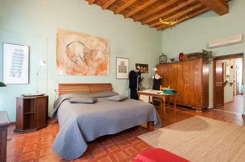 Medici
 bedroom 1 queen size bed + 1 single bed
