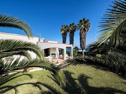 The house is part of San Lorenzo residence: with wide boulevards, direct access to a beautiful beach and well tended gardens.