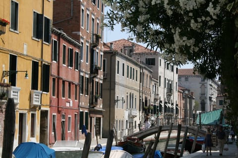 Ca' Leonessa is the red house