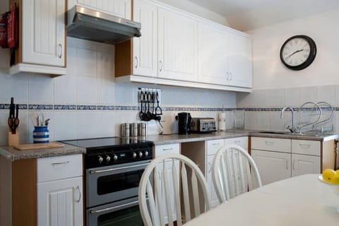 Kitchen. All Modern Appliances. Large Screen TV.