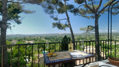 The view from the balcony to the coast and the west