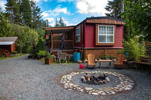 Front of BNB. Come enjoy this beautiful yard space