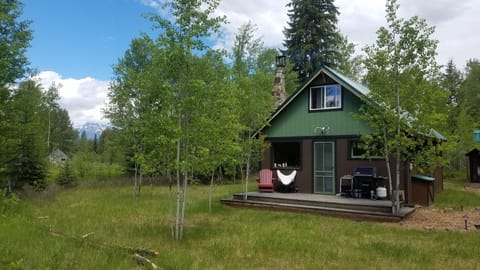 Lovely front porch for grilling and relaxing in the western exposure...