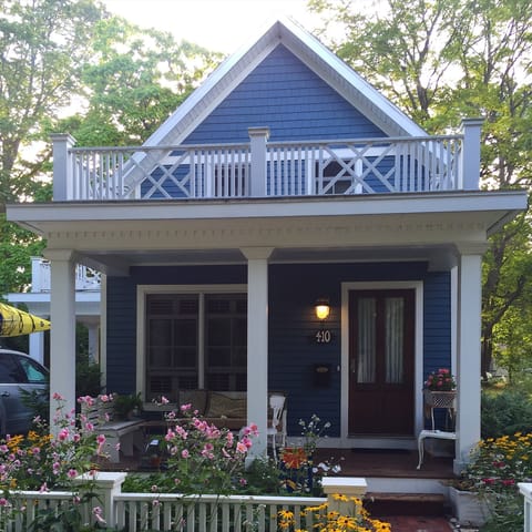 Cutest cottage in Charlevoix!
