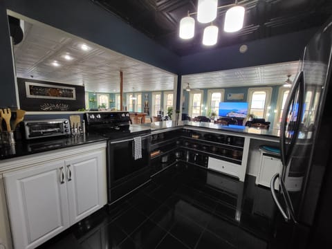 Large counters for easy preparation and lots of space for serving