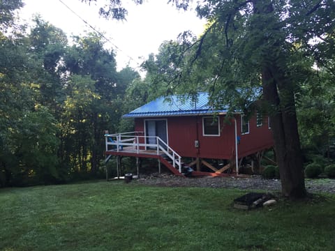 Cozy Cabin at 3400' near the Blue Ridge Parkway and Mt Pisgah