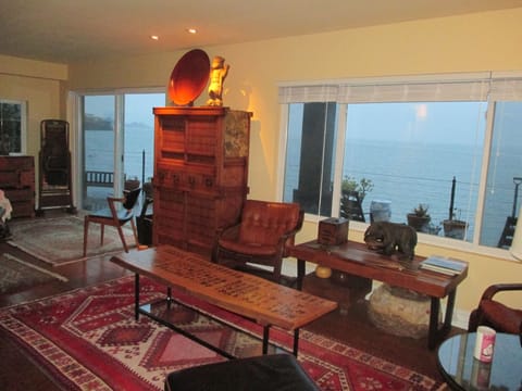 Furnished by the amazing Guillermina Emy LaFever with exquisite Asian antiques!