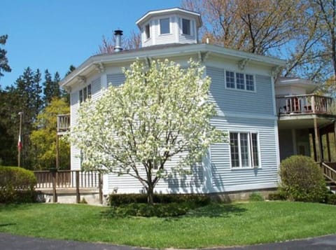Spring in bloom at the Octagon in South Haven