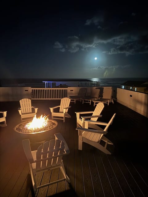 Upper deck fire pit