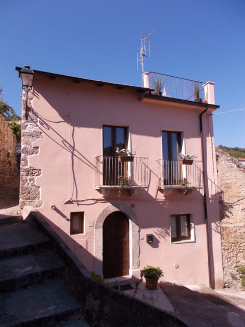 Casa Rosa, Bugnara