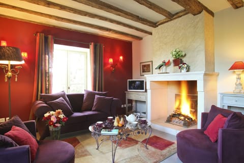 Elegant and cosy sitting room with open fire of Chez Colette et Mimi