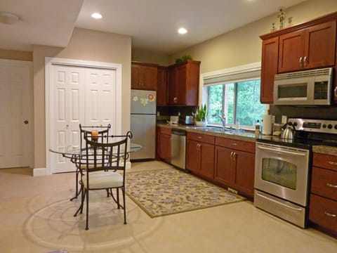 Enjoy cooking together in this large kitchen