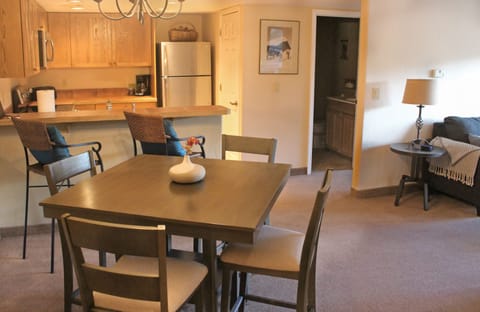 Dining table & breakfast bar. Seating for 6