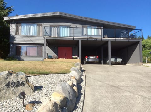 Our home 4926 Laurel Ave/parking in the carport/side door entry/endless sunshine