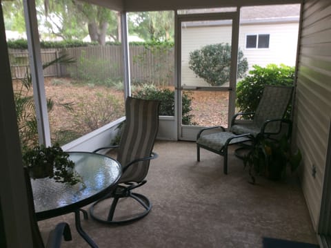 The relaxing lanai!