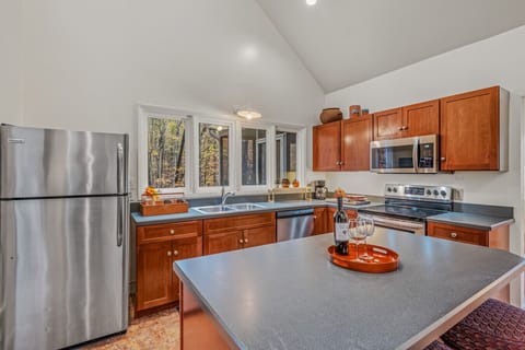 Full appliance kitchen ready for your use