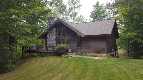 Betsie River Nature Retreat - House view from the road