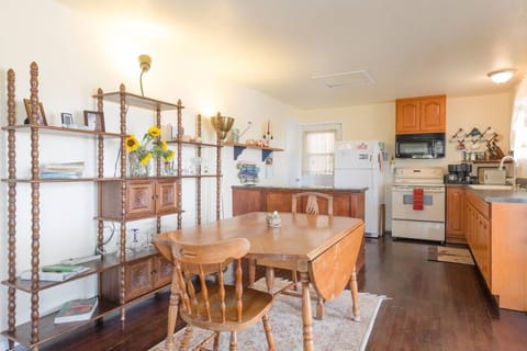 Dining Table Opens to Seat 6 Easily, Coffee and Tea provided w/ Lots of Spices