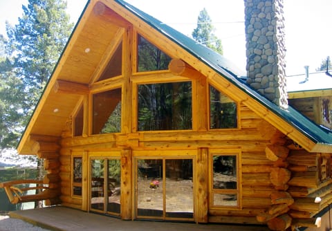 Cabin facing National forest