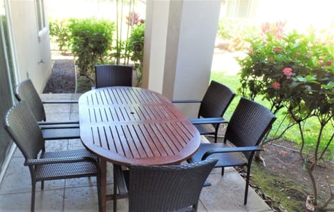 lanai with seating for 6 