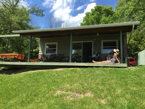 Quiet & Relaxing w/ a Wonderful Covered Lakefront Porch & plenty of rockers