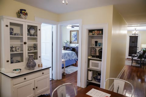 Hospitality center w/dining for 4, Keurig, snacks, beverages, fridge & microwave