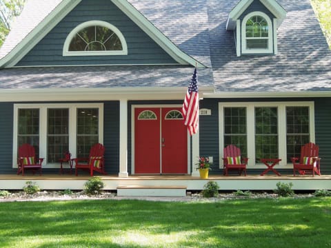 Charming front of the house!